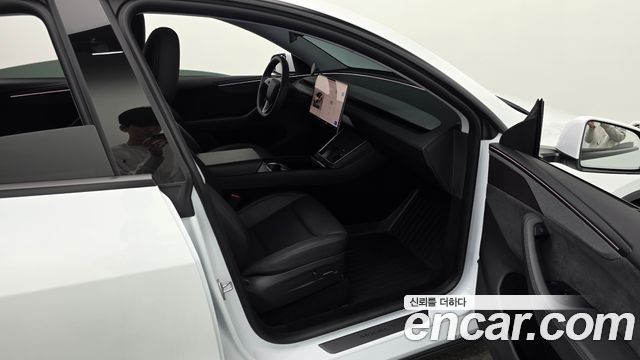 Tesla Model Y 2025 — photo 17