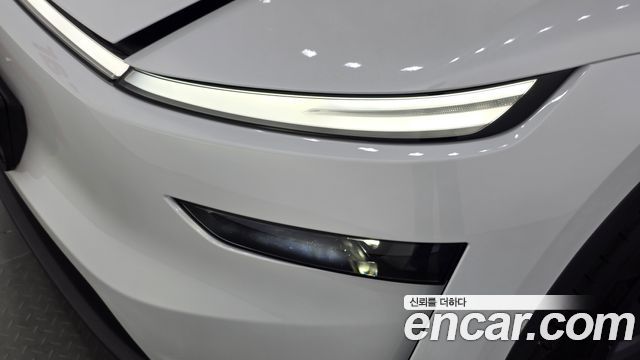 Tesla Model Y 2025 — photo 8