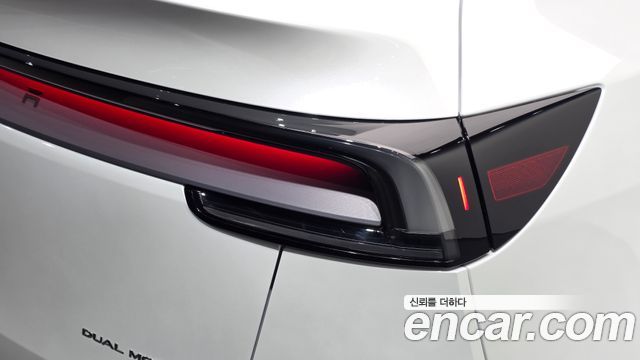 Tesla Model Y 2025 — photo 9