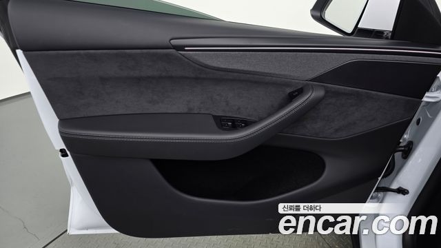 Tesla Model Y 2025 — photo 14