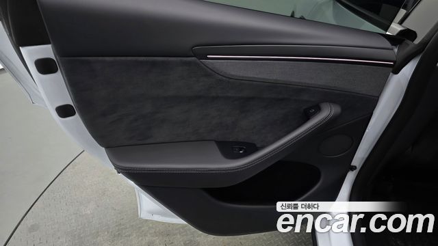 Tesla Model Y 2025 — photo 15