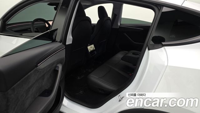 Tesla Model Y 2025 — photo 16