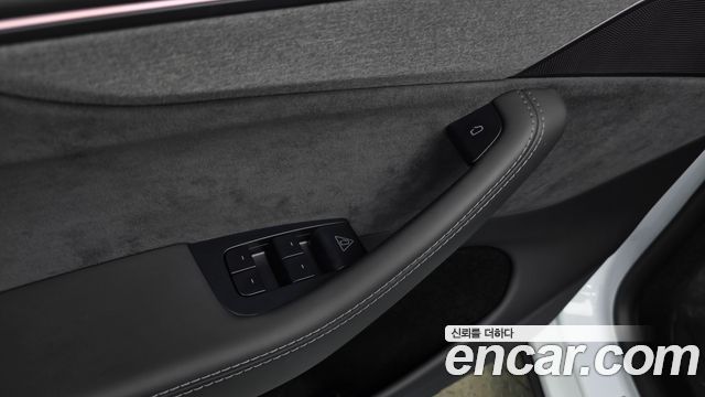 Tesla Model Y 2025 — photo 30