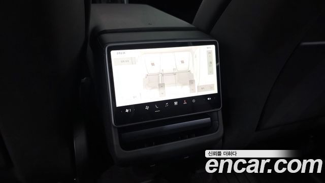 Tesla Model Y 2025 — photo 32