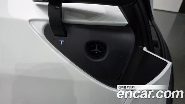 Tesla Model Y 2025 — photo 34