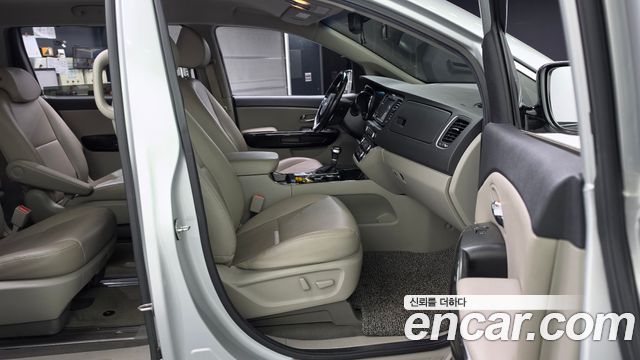 Kia Canival 2020 — photo 17