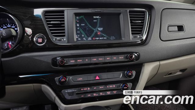 Kia Canival 2020 — photo 20