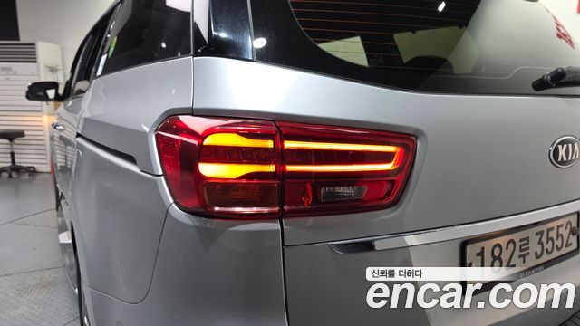 Kia Canival 2020 — photo 9