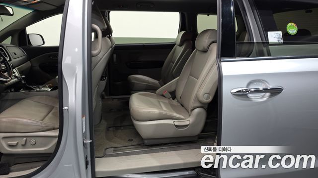Kia Canival 2020 — photo 16
