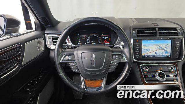 Lincoln Continental 2017 — photo 19