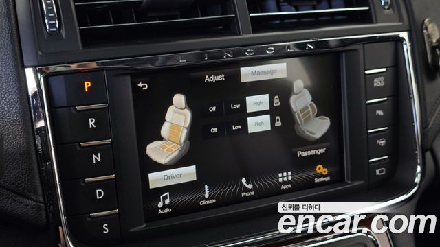 Lincoln Continental 2017 — photo 21