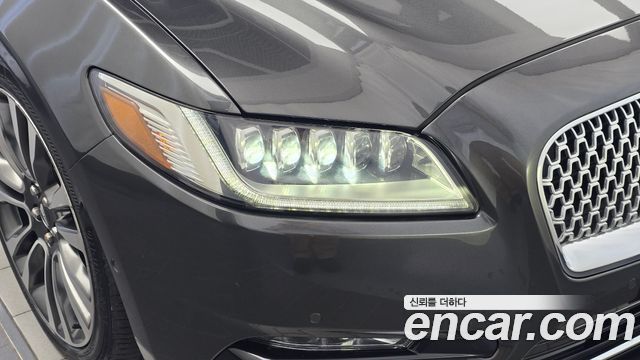 Lincoln Continental 2017 — photo 8