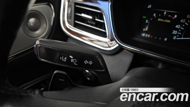 Lincoln Continental 2017 — photo 32