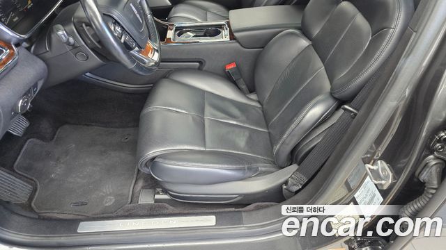 Lincoln Continental 2017 — photo 34
