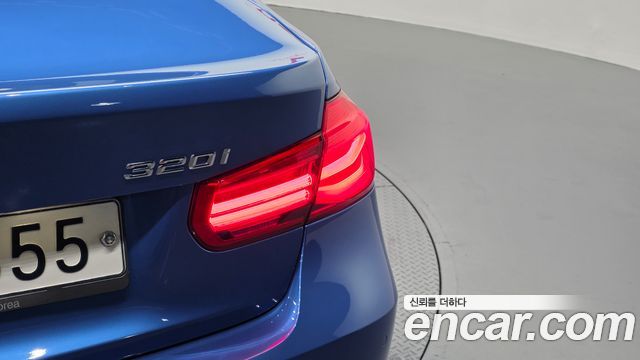 BMW 3-Series 2017 — photo 9