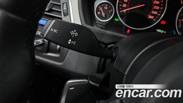 BMW 3-Series 2017 — photo 28