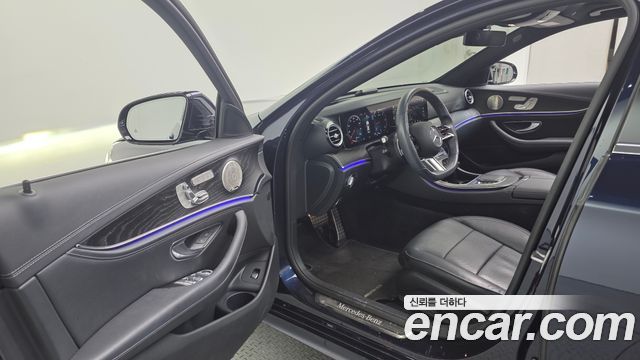 Mercedes-Benz E-Class 2022 — photo 13