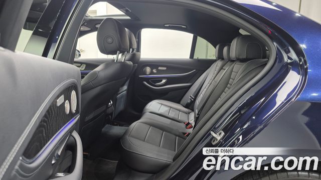 Mercedes-Benz E-Class 2022 — photo 18