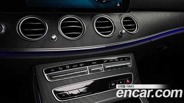 Mercedes-Benz E-Class 2022 — photo 23