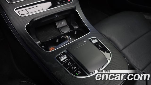 Mercedes-Benz E-Class 2022 — photo 24