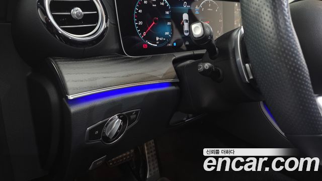 Mercedes-Benz E-Class 2022 — photo 25