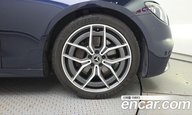 Mercedes-Benz E-Class 2022 — photo 7