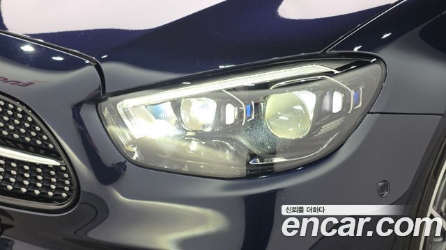 Mercedes-Benz E-Class 2022 — photo 8