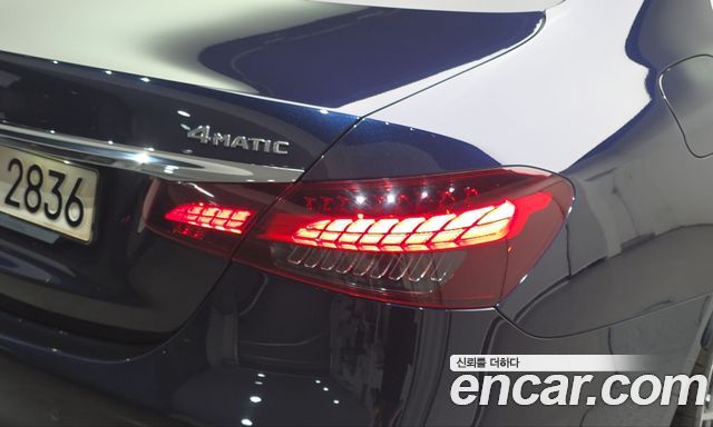 Mercedes-Benz E-Class 2022 — photo 9