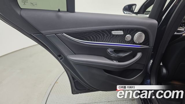 Mercedes-Benz E-Class 2022 — photo 15