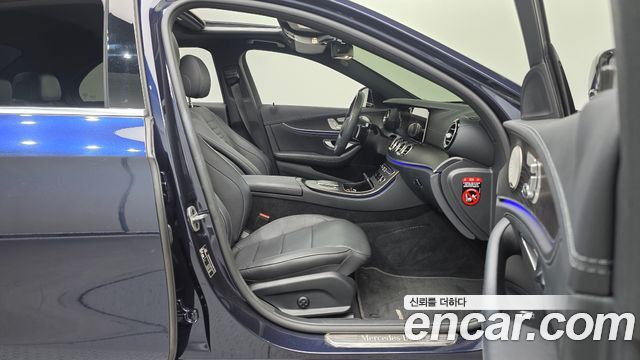 Mercedes-Benz E-Class 2022 — photo 16