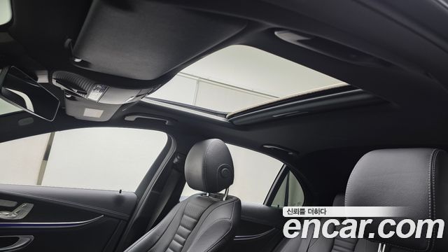 Mercedes-Benz E-Class 2022 — photo 28