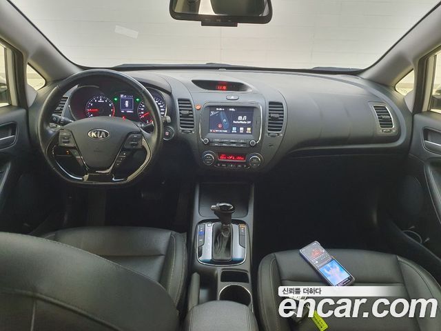 Kia K3 2016 — photo 9
