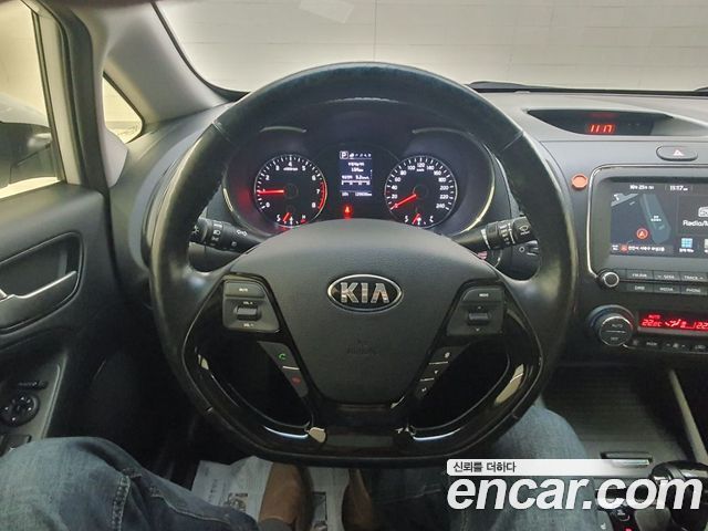 Kia K3 2016 — photo 10