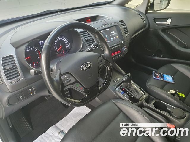 Kia K3 2016 — photo 13