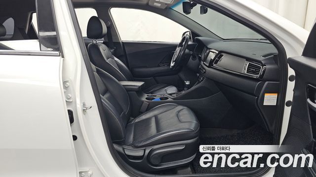 Kia Niro 2017 — photo 17