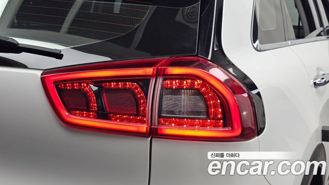 Kia Niro 2017 — photo 9