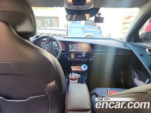 Kia Niro 2023 — photo 8