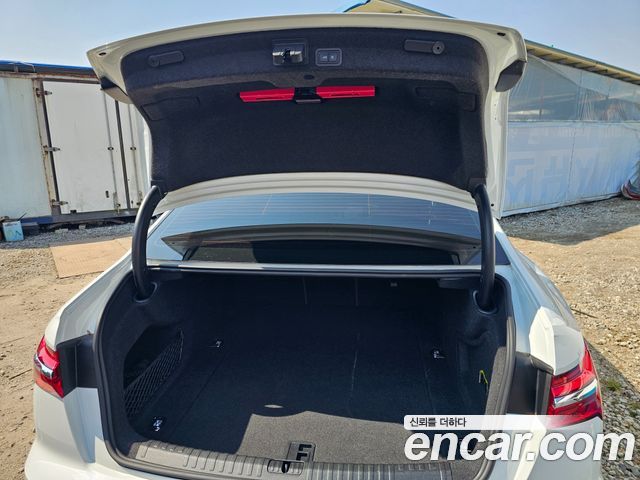 Audi A6 2020 — photo 13