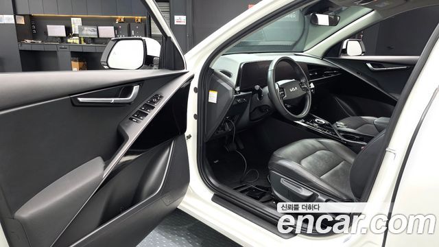 Kia Niro 2023 — photo 13