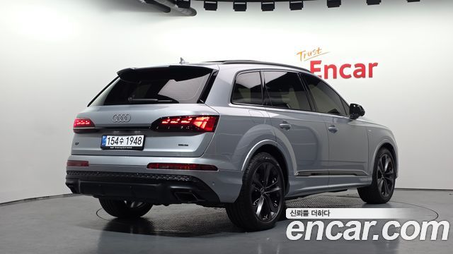 Audi Q7 2025 — photo 2