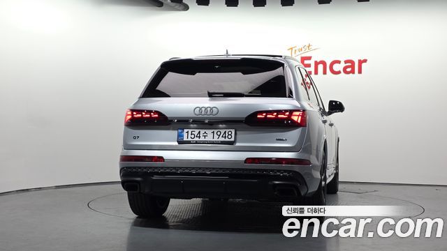Audi Q7 2025 — photo 4