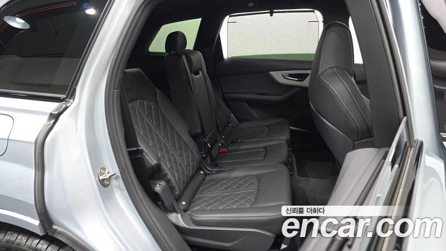 Audi Q7 2025 — photo 11