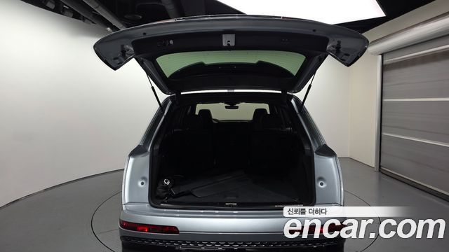 Audi Q7 2025 — photo 20