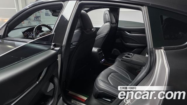 Maserati Levante 2022 — photo 11