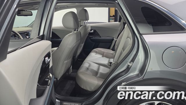 Kia Niro 2017 — photo 11
