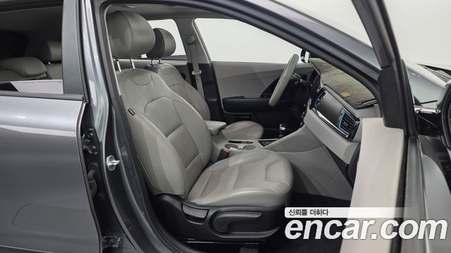 Kia Niro 2017 — photo 12