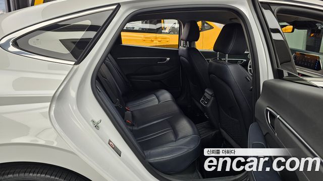 Hyundai Sonata 2022 — photo 17