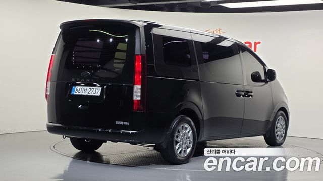 Hyundai Staria 2022 — photo 2
