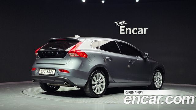 Volvo V40 2016 — photo 2