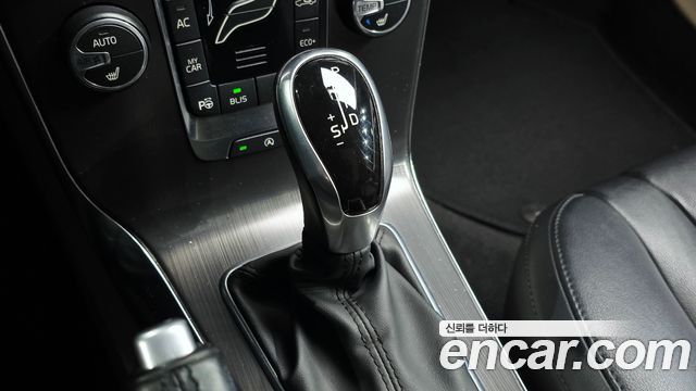 Volvo V40 2016 — photo 9